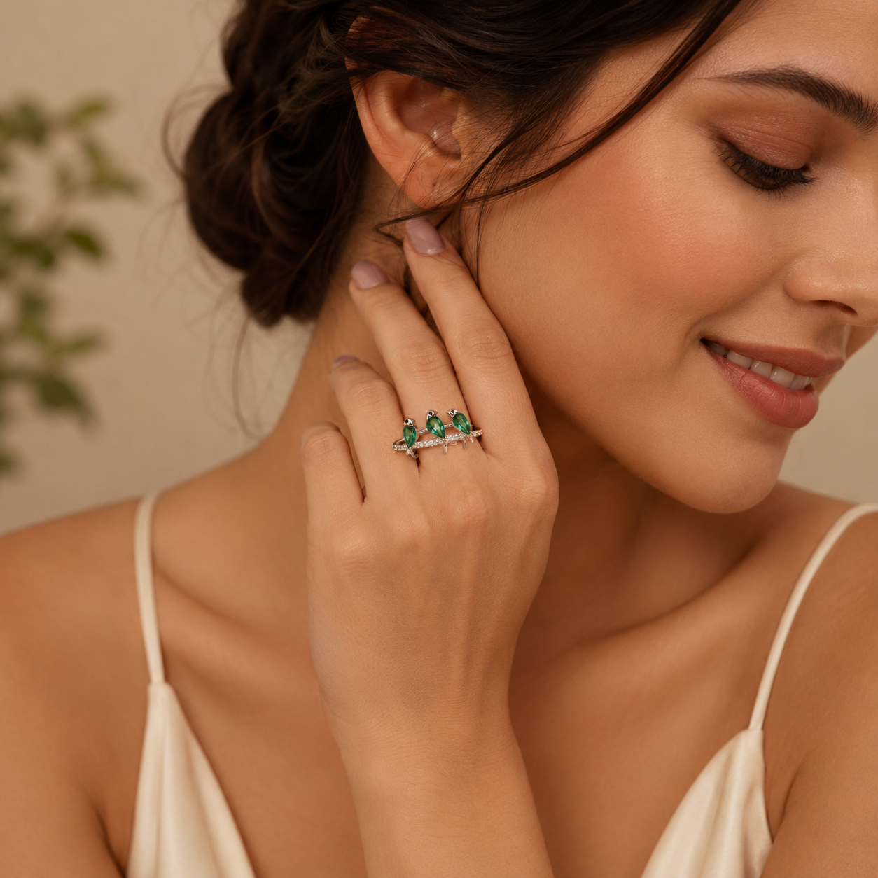 Emrald Songbirds Ring