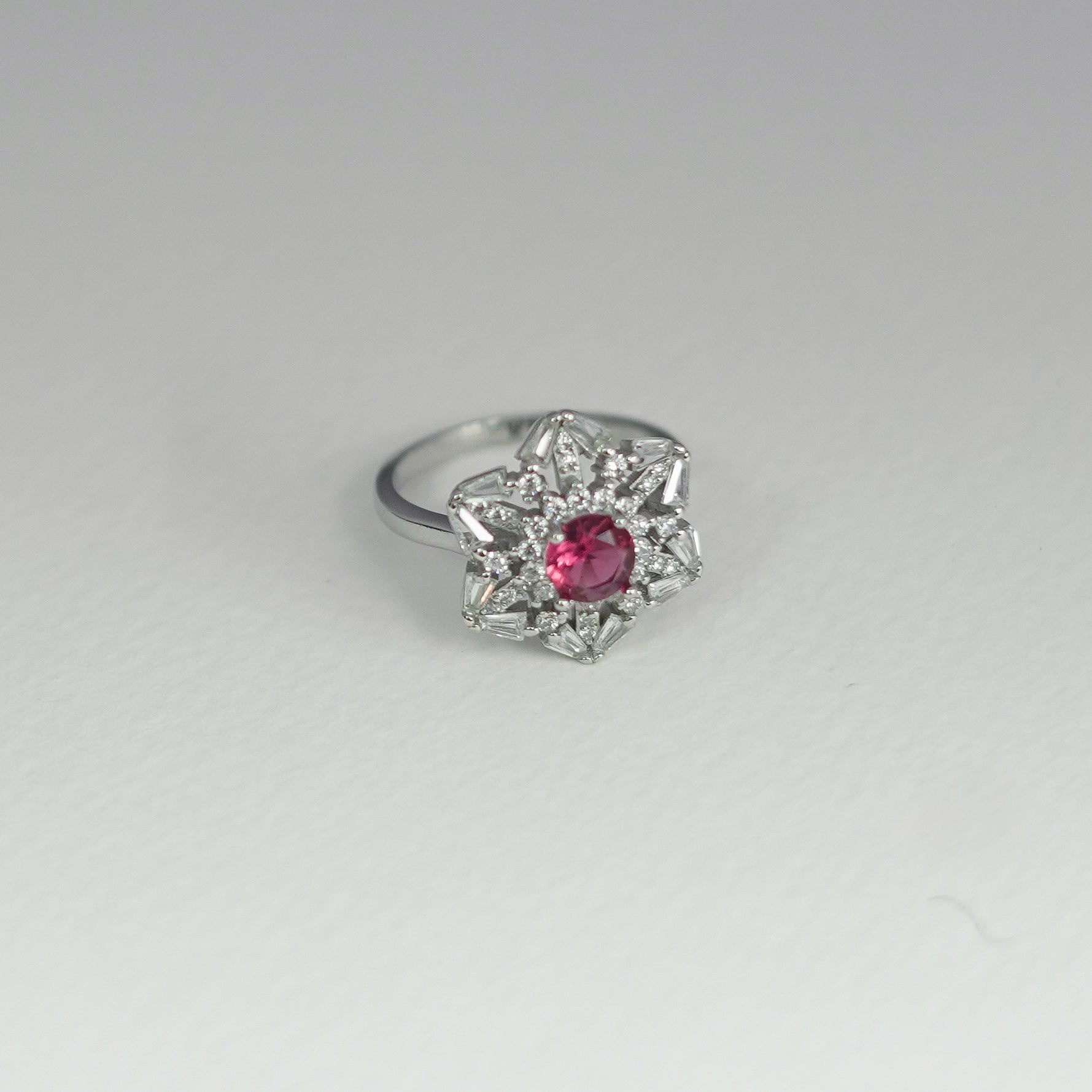 Crimson Amber Starburst Ring – Royal Red Gemstone Floral Diamond Luxury Design