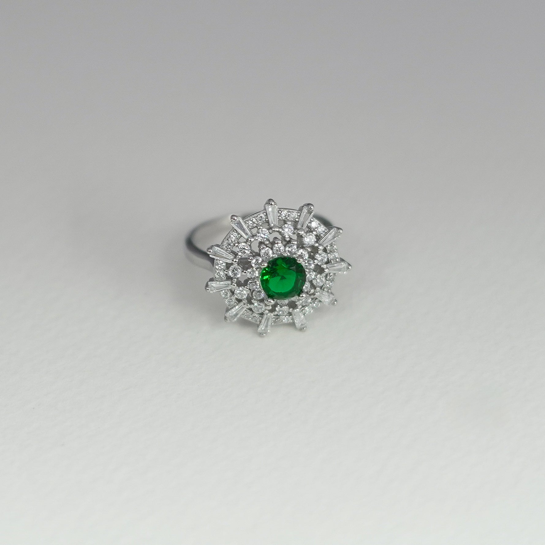 Emerald Starburst Halo Ring – Royal Green Gemstone Diamond Luxury Design