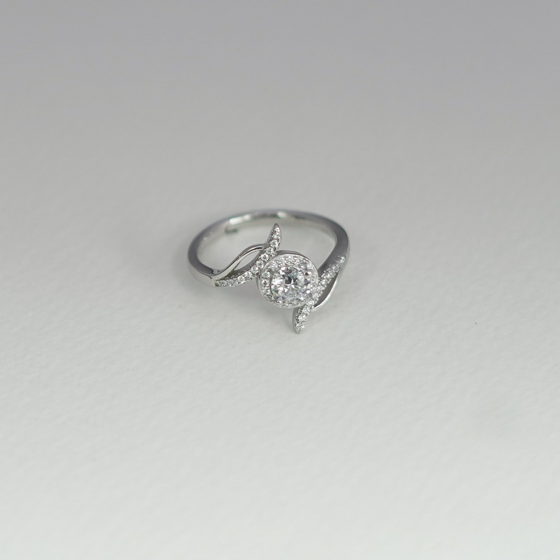 Eternal Swirl Solitaire Ring – Curved Halo Diamond Sparkle Luxury Design